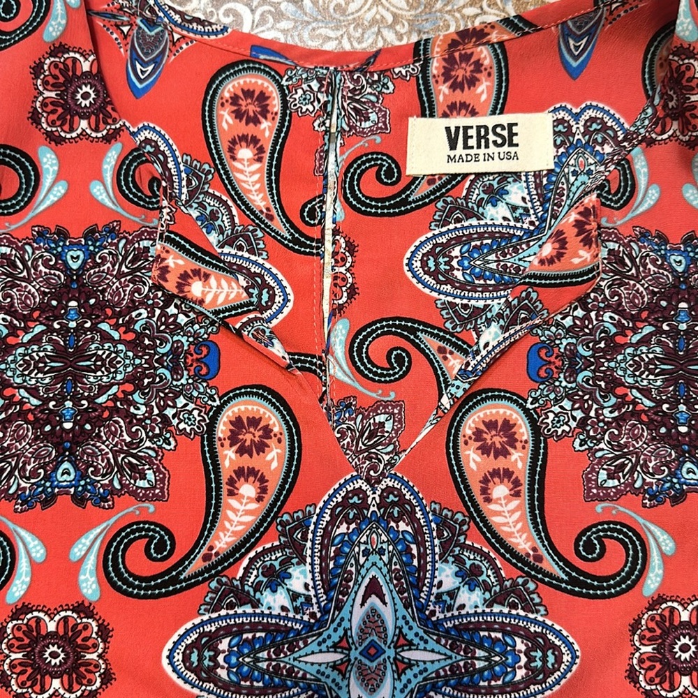 Women’s size large shirt - Picture 2 of 4